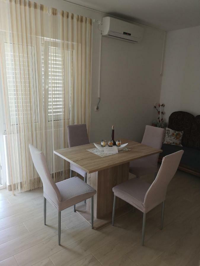 Apartments Milevcic Jelsa Kültér fotó